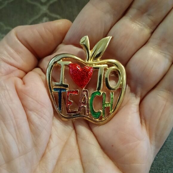 I Love To Teach Gold-Tone Apple Shape Metal Pin Brooch Gift for Teacher 1.5 inch - Picture 3 of 4